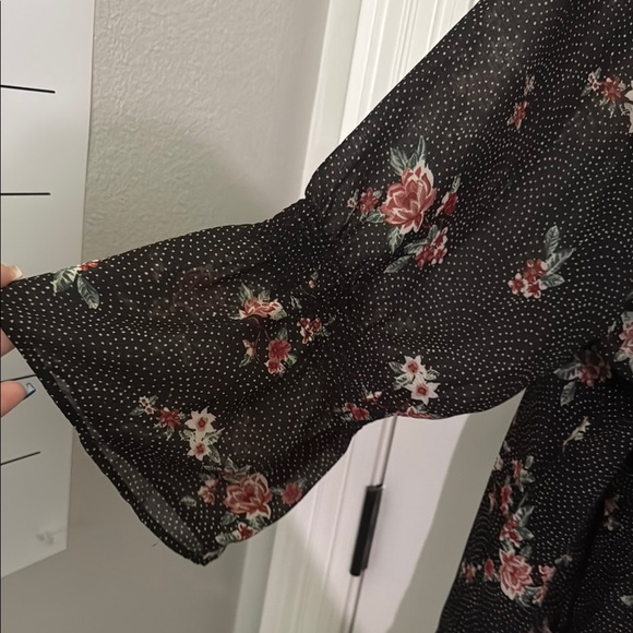 Torrid beautiful Bell Sleeve Ruffled Tunic - Picture 4 of 10